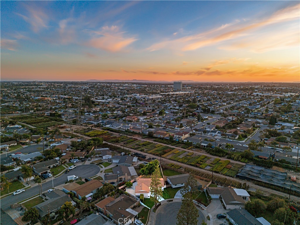 https://media.crmls.org/medias/d3e739db-b7c7-4281-81c5-5967d107b260.jpg?preset=X-Large