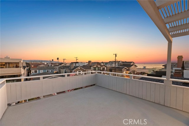 41 19th Street, Hermosa Beach, California 90254, 6 Bedrooms Bedrooms, ,5 BathroomsBathrooms,Residential,Sold,19th,SB24215178