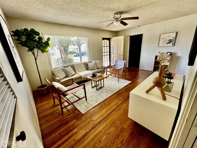 Detail Gallery Image 9 of 18 For 5911 E Fairbrook St, Long Beach,  CA 90815 - 3 Beds | 2 Baths