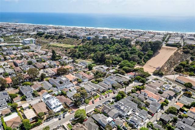 Detail Gallery Image 35 of 35 For 569 33rd, Manhattan Beach,  CA 90266 - 6 Beds | 5/1 Baths