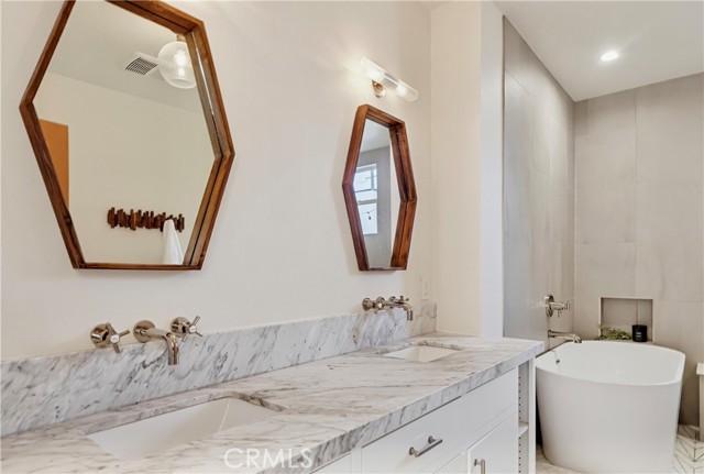 2932 Edgehill photo 34