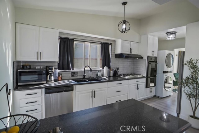 Detail Gallery Image 8 of 20 For 1052 W Avenue J15, Lancaster,  CA 93534 - 3 Beds | 2 Baths