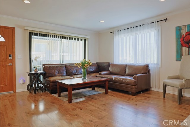 Detail Gallery Image 5 of 17 For 212 E Imperial Ave a,  El Segundo,  CA 90245 - 3 Beds | 2 Baths