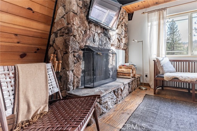 Detail Gallery Image 9 of 44 For 42678 Cougar Rd, Big Bear Lake,  CA 92315 - 2 Beds | 1/1 Baths