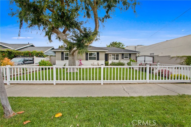 Detail Gallery Image 1 of 1 For 1611 E Palmyra Ave, Orange,  CA 92866 - 3 Beds | 2/1 Baths