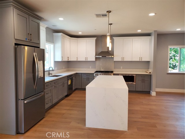 3945 3949 Sycamore Street, Pasadena CA: https://media.crmls.org/medias/d3ee3a26-3b86-40f4-898e-c7830ad22e69.jpg