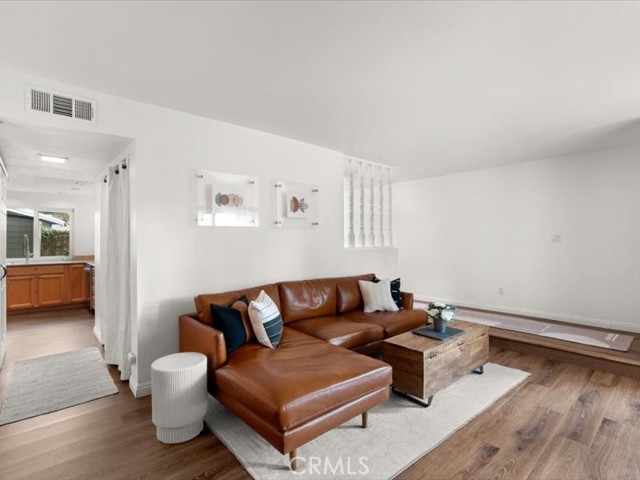 2157 Pacific Avenue, Costa Mesa CA: https://media.crmls.org/medias/d3eef4a4-92a5-4169-b05b-be1ead9101cb.jpg