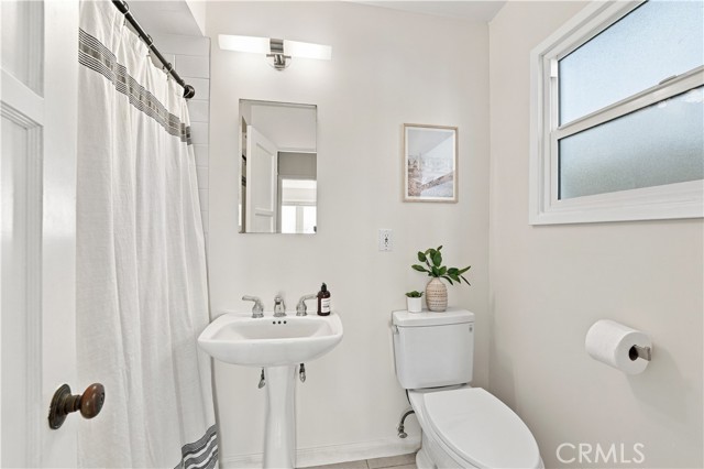 Lower unit bath Lower unit bath
