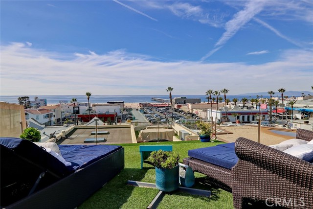 1045 Manhattan Avenue, Hermosa Beach, California 90254, 4 Bedrooms Bedrooms, ,3 BathroomsBathrooms,Residential,Sold,Manhattan,SB22241528