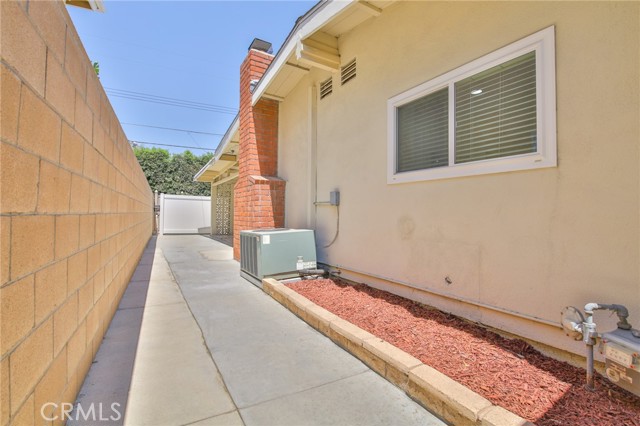 511 Gwynwood Avenue, La Habra CA: https://media.crmls.org/medias/d3f2e786-ae2f-4c0b-b1ce-1a3c88d0c283.jpg