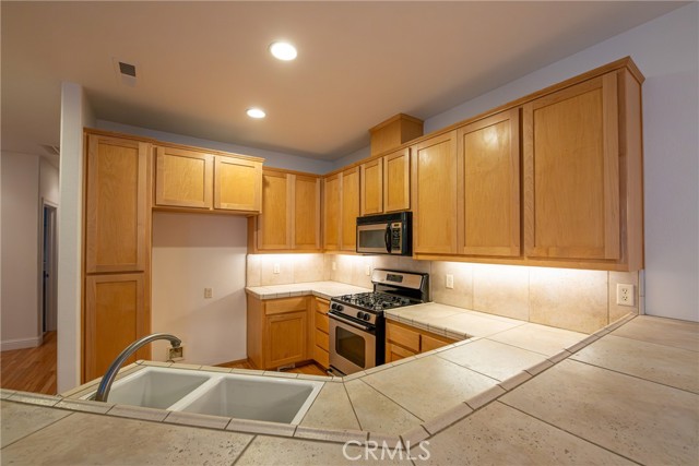 Detail Gallery Image 12 of 37 For 10 Hidden Brooke Way, Chico,  CA 95928 - 3 Beds | 2/1 Baths