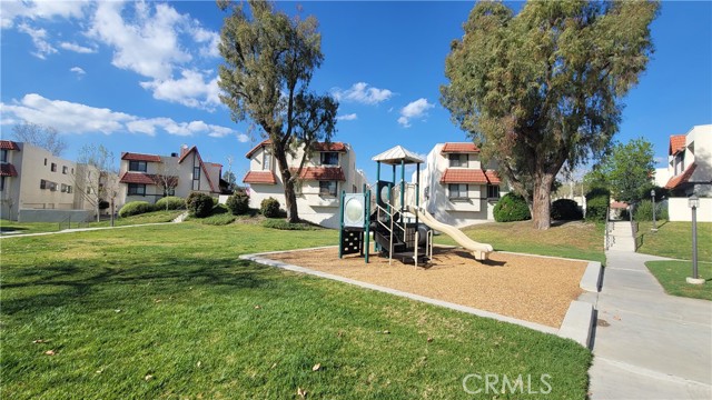 Detail Gallery Image 20 of 21 For 27617 Nugget Drive #1,  Canyon Country,  CA 91387 - 3 Beds | 3 Baths