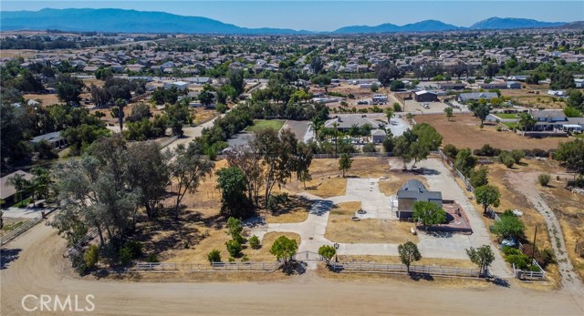36055 Maddalena Road, Winchester CA: https://media.crmls.org/medias/d3f359cc-da49-4125-8fc7-38c83fe4c565.jpg