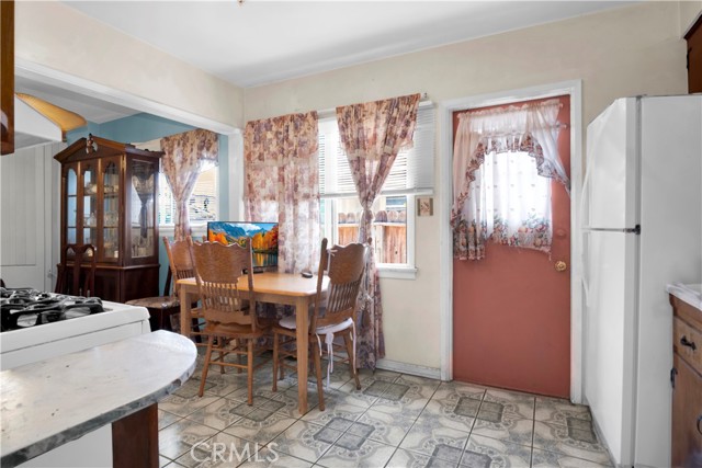 11028 Condon Avenue, Inglewood CA: https://media.crmls.org/medias/d3f390ee-d0ee-49b4-bffe-0050d3fb8336.jpg