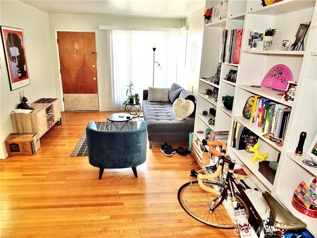 1724 E 1st Street, Long Beach CA: https://media.crmls.org/medias/d3f4213e-a4cb-4f50-8678-3b36ab83a906.jpg