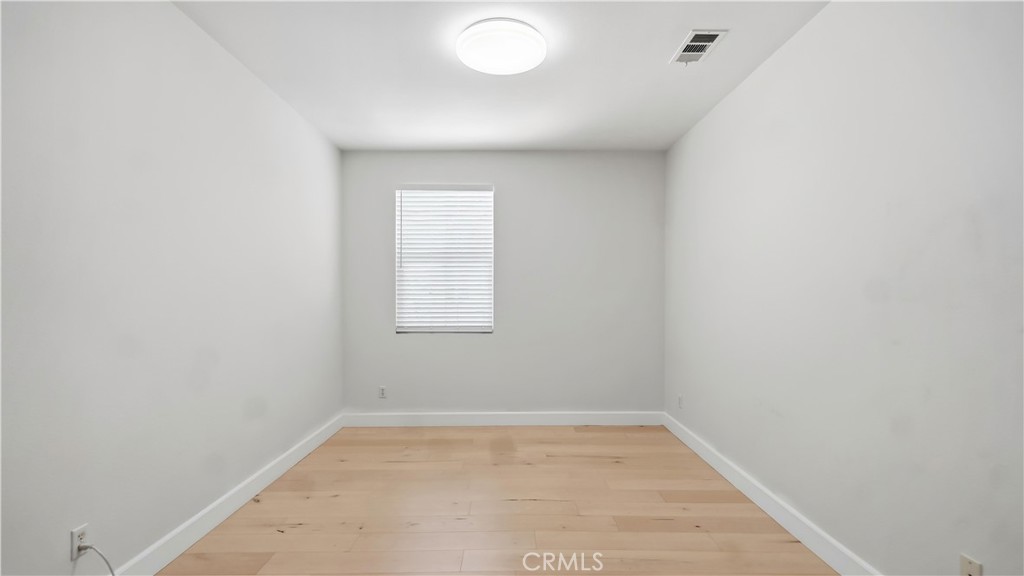 https://media.crmls.org/medias/d3f43e7f-bc1e-4005-ae29-f466fbac5e94.jpg?preset=X-Large