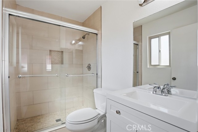 Detail Gallery Image 13 of 21 For 27657 Ironstone Dr #1,  Canyon Country,  CA 91387 - 3 Beds | 3 Baths