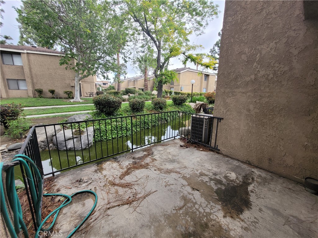 https://media.crmls.org/medias/d3f4b1f6-1a1c-478d-9c29-99f1d567da8e.jpg?preset=X-Large