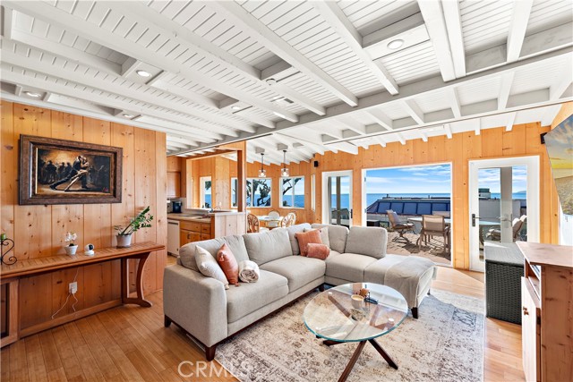 137 Cleo Street, Laguna Beach CA: https://media.crmls.org/medias/d3f4c08a-8eb8-41f0-81c7-356f4c500538.jpg