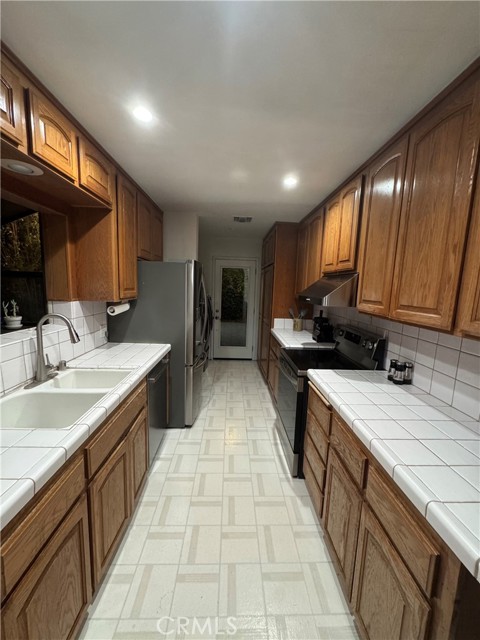 Detail Gallery Image 8 of 10 For 2108 Charlemagne, Long Beach,  CA 90815 - 3 Beds | 1/1 Baths