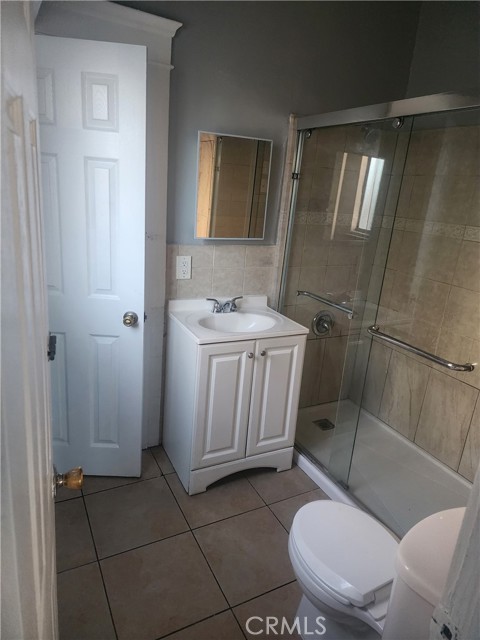 Detail Gallery Image 3 of 6 For 1470 E 42nd, Los Angeles,  CA 90011 - 3 Beds | 2 Baths