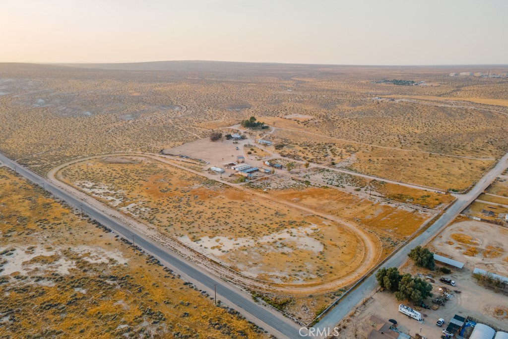 https://media.crmls.org/medias/d3f6b20b-86f8-494b-abbb-5c8d15c12839.jpg?preset=X-Large