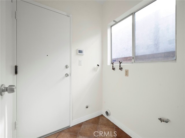 Detail Gallery Image 16 of 36 For 7952 Laramie Ave, Winnetka,  CA 91306 - 4 Beds | 2/1 Baths