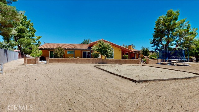 15460 Mandan Road, Apple Valley CA: https://media.crmls.org/medias/d3f7d34a-a159-4c81-8386-f87c8bf4a45a.jpg