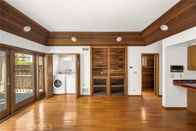 51 B Surfside Avenue, Surfside CA: https://media.crmls.org/medias/d3f7f1cb-7779-4420-b0b9-9e3c2bcb817e.jpg