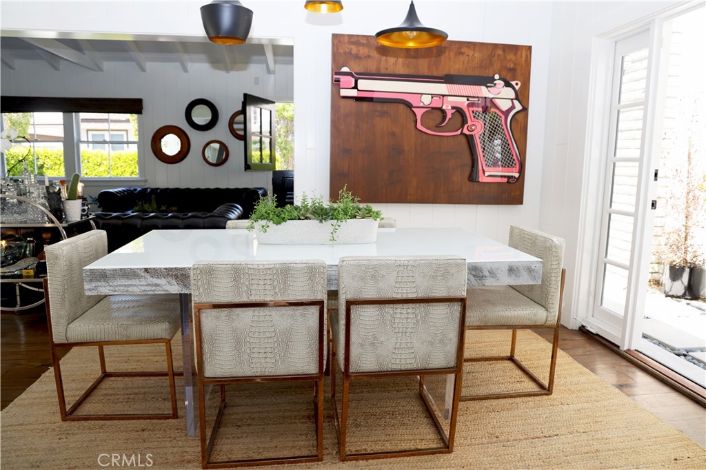 https://media.crmls.org/medias/d3f91743-d4fc-4b3d-b5b2-6abb0b42ce0c.jpg?preset=X-Large