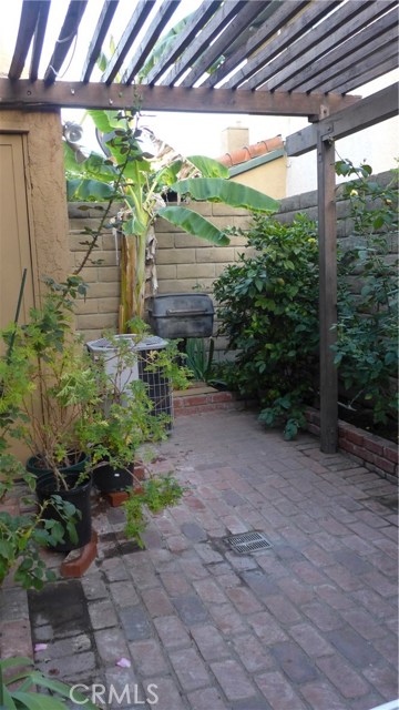 Natural gas BBQ in patio