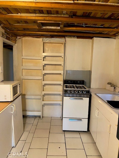 Detail Gallery Image 5 of 15 For 2767 W 1st St #26,  Santa Ana,  CA 92703 - 1 Beds | 1 Baths