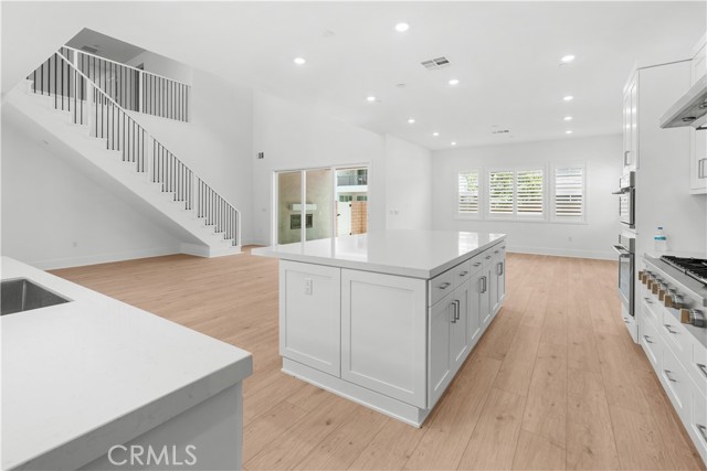 Detail Gallery Image 3 of 22 For 240 Sora, Irvine,  CA 92618 - 4 Beds | 5 Baths