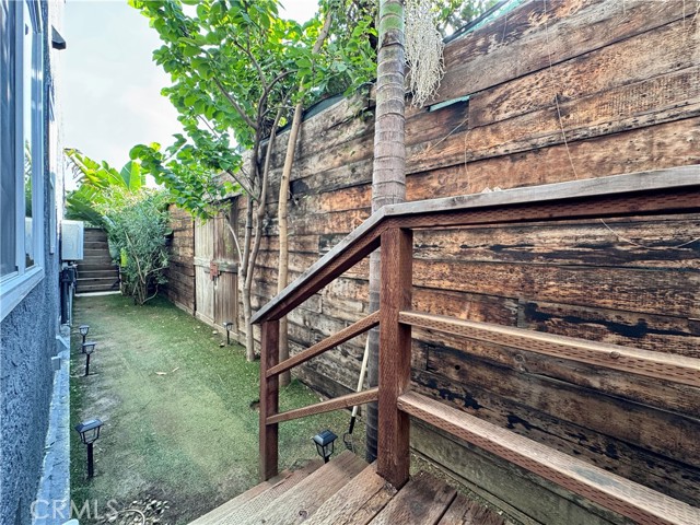 Detail Gallery Image 11 of 13 For 1216 N Kenmore Ave #3,  Los Angeles,  CA 90029 - 2 Beds | 1/1 Baths