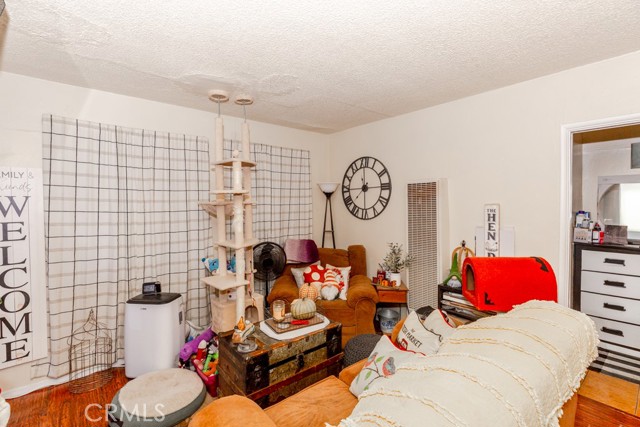 518 W Fredricks Street, Barstow CA: https://media.crmls.org/medias/d3fb024f-4442-4a47-ae9a-5717c3b4e554.jpg