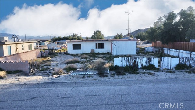 Detail Gallery Image 2 of 23 For 13807 Carson, Trona,  CA 93562 - 4 Beds | 1 Baths