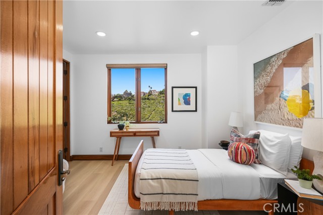2516 Temple Hills Drive, Laguna Beach CA: https://media.crmls.org/medias/d3fc17d5-1c0d-44f7-9d56-d28e07b89aba.jpg