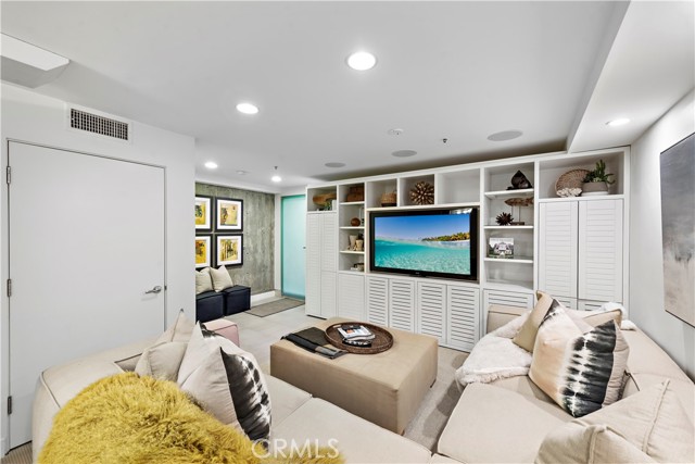 Detail Gallery Image 23 of 36 For 175 Dumond Dr, Laguna Beach,  CA 92651 - 1 Beds | 2 Baths