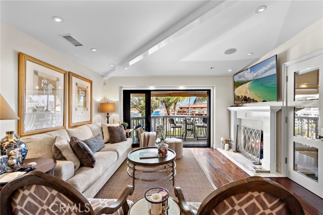 Detail Gallery Image 6 of 73 For 1030 Bayside #702,  Newport Beach,  CA 92660 - 2 Beds | 2 Baths