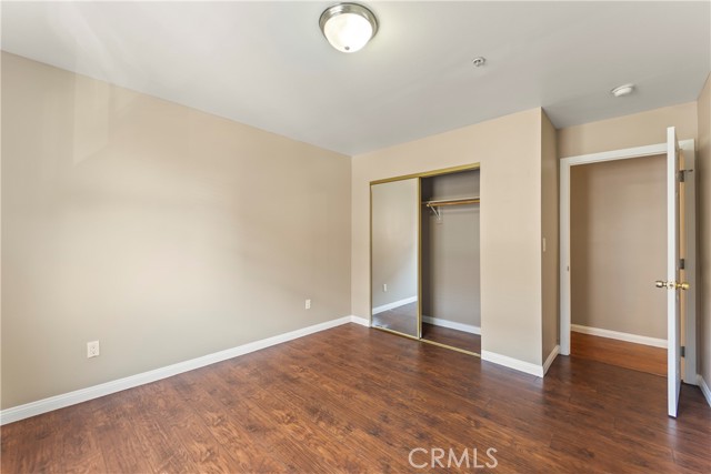6102 S San Pedro Street, Los Angeles CA: https://media.crmls.org/medias/d3fcfce3-76de-48e8-a113-9fe8d58b47b2.jpg