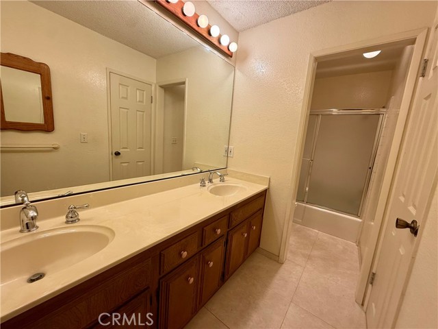 2402 Aviation Boulevard, Redondo Beach CA: https://media.crmls.org/medias/d3fd1106-76e7-4d86-a228-c8dbed137e87.jpg