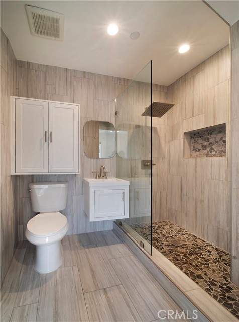 Detail Gallery Image 13 of 16 For 305 La Jolla Dr, Newport Beach,  CA 92663 - 2 Beds | 2/1 Baths