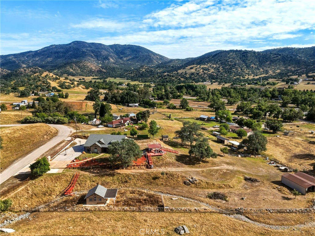 https://media.crmls.org/medias/d3fd732a-24fc-4263-a4bf-86218e9b1e8b.jpg?preset=X-Large