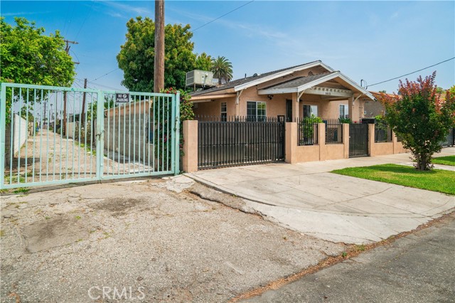1613 West 56th Street, Los Angeles CA: https://media.crmls.org/medias/d3fe2a06-5eb7-4d72-b520-8dfeac31bccc.jpg