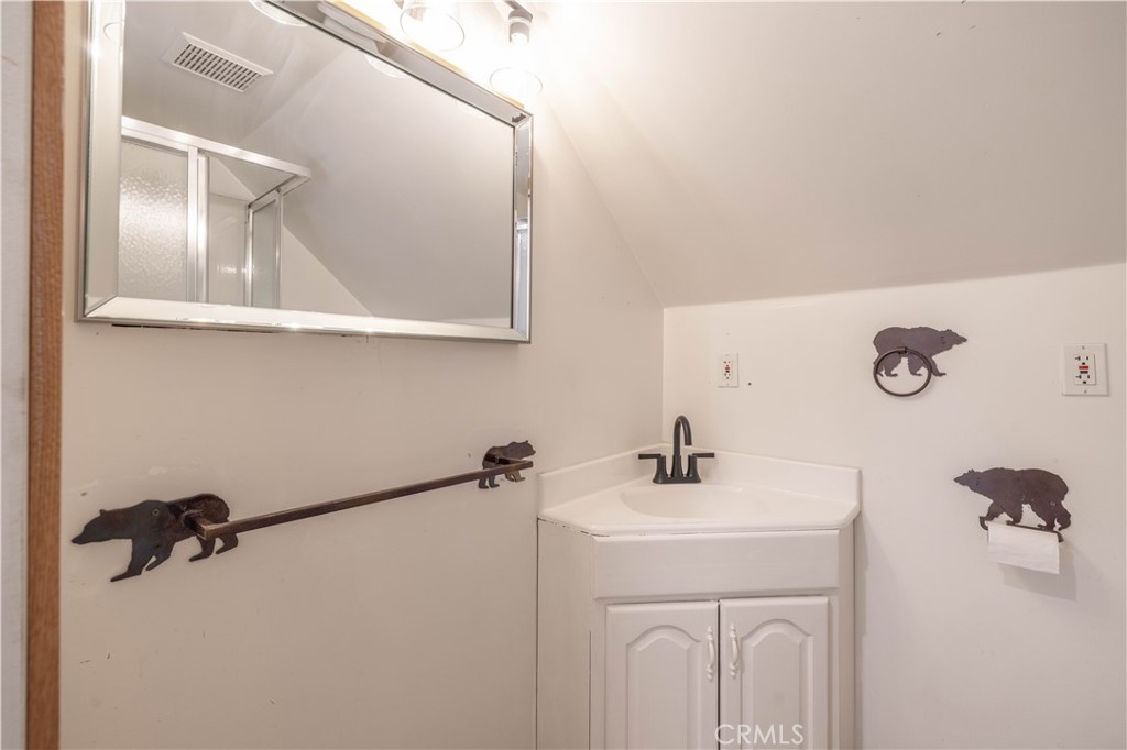 https://media.crmls.org/medias/d3feb3c6-9dba-45bc-b4ab-c804124da30a.jpg?preset=X-Large