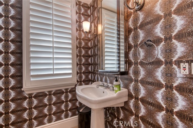 Detail Gallery Image 16 of 22 For 325 Poppy Ave, Corona Del Mar,  CA 92625 - 3 Beds | 2/1 Baths