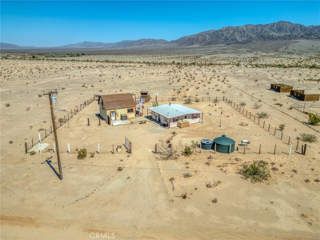 https://media.crmls.org/medias/d3ff66e8-2f69-4567-a72a-07499cbba24f.jpg?preset=X-Large