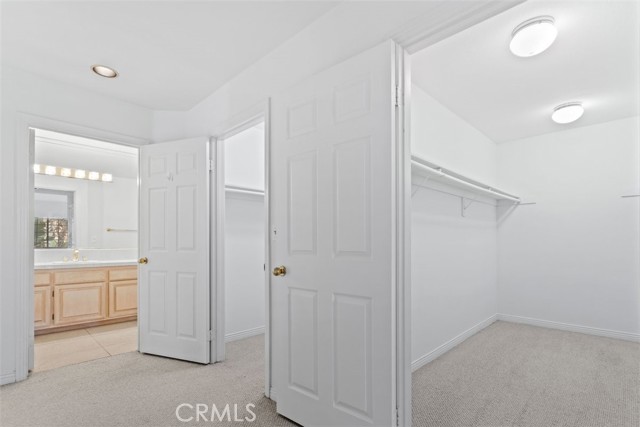  2 walk-in closets for primary bedroom