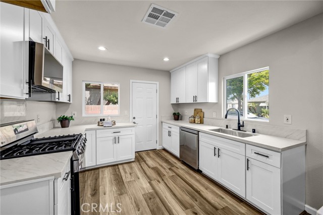 Image 8 of 39 For 14431 Harvest Ave