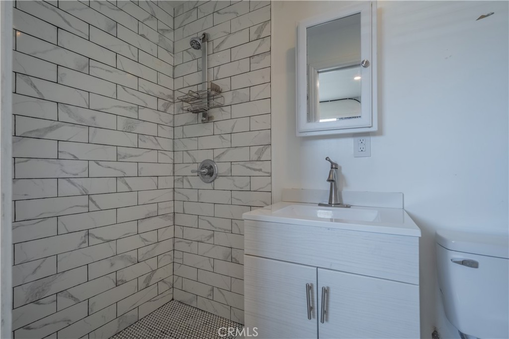 https://media.crmls.org/medias/d401e0c8-a5ab-4f49-8a25-5f1ff2dccb34.jpg?preset=X-Large
